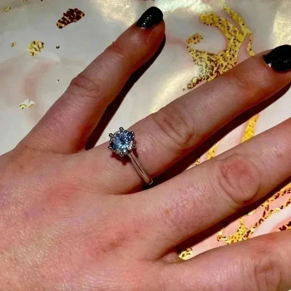 NWT 18k White Gold Pl. Women's 2ct Solitaire Ring Sizes: 6, 8, & 9 w/ card - Picture 3 of 3